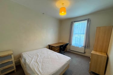 4 bed house, Eton Place, North Hill, Plymouth, PL15DT - Image 2